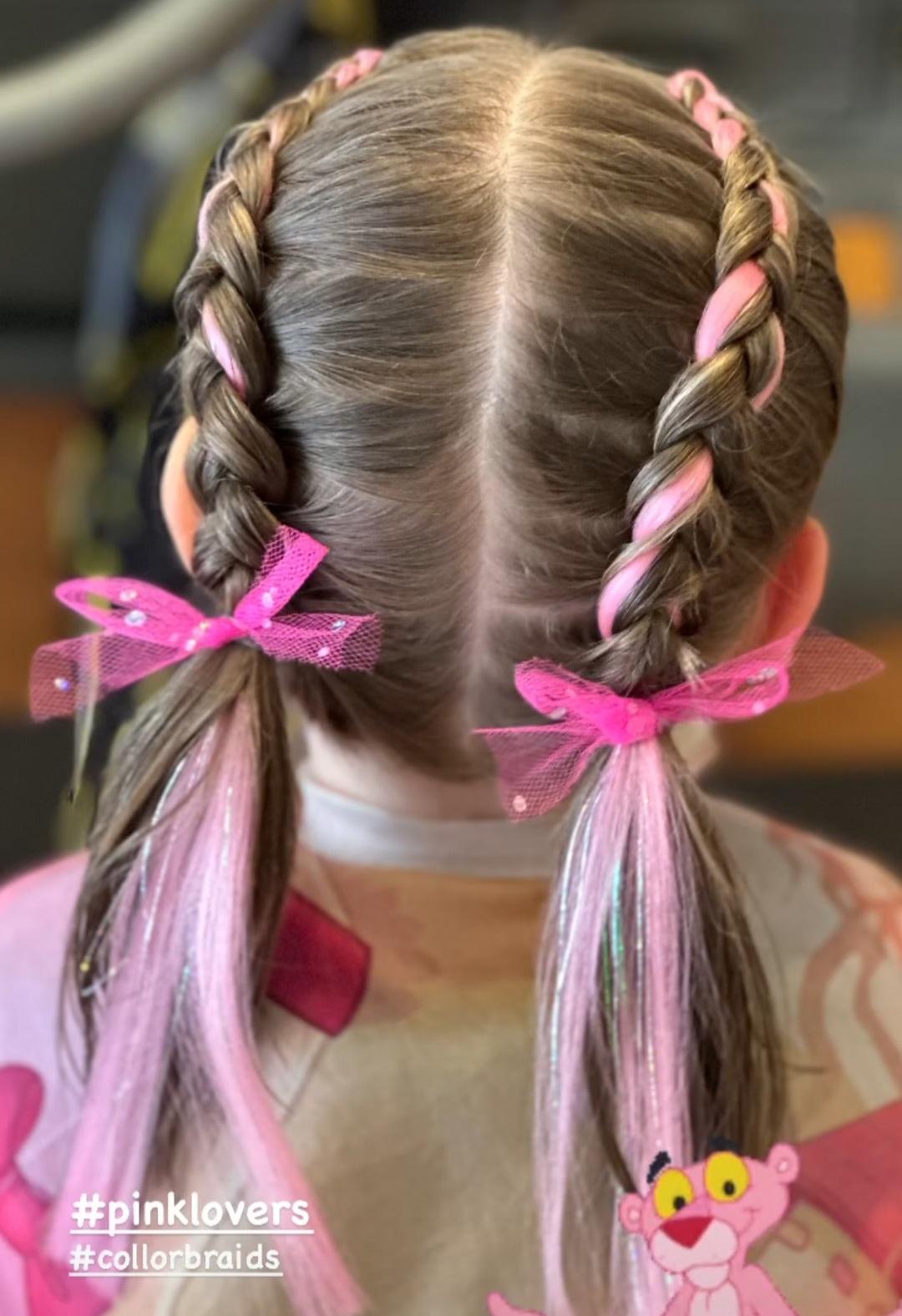 Mooi gevlecht haar, in het roze